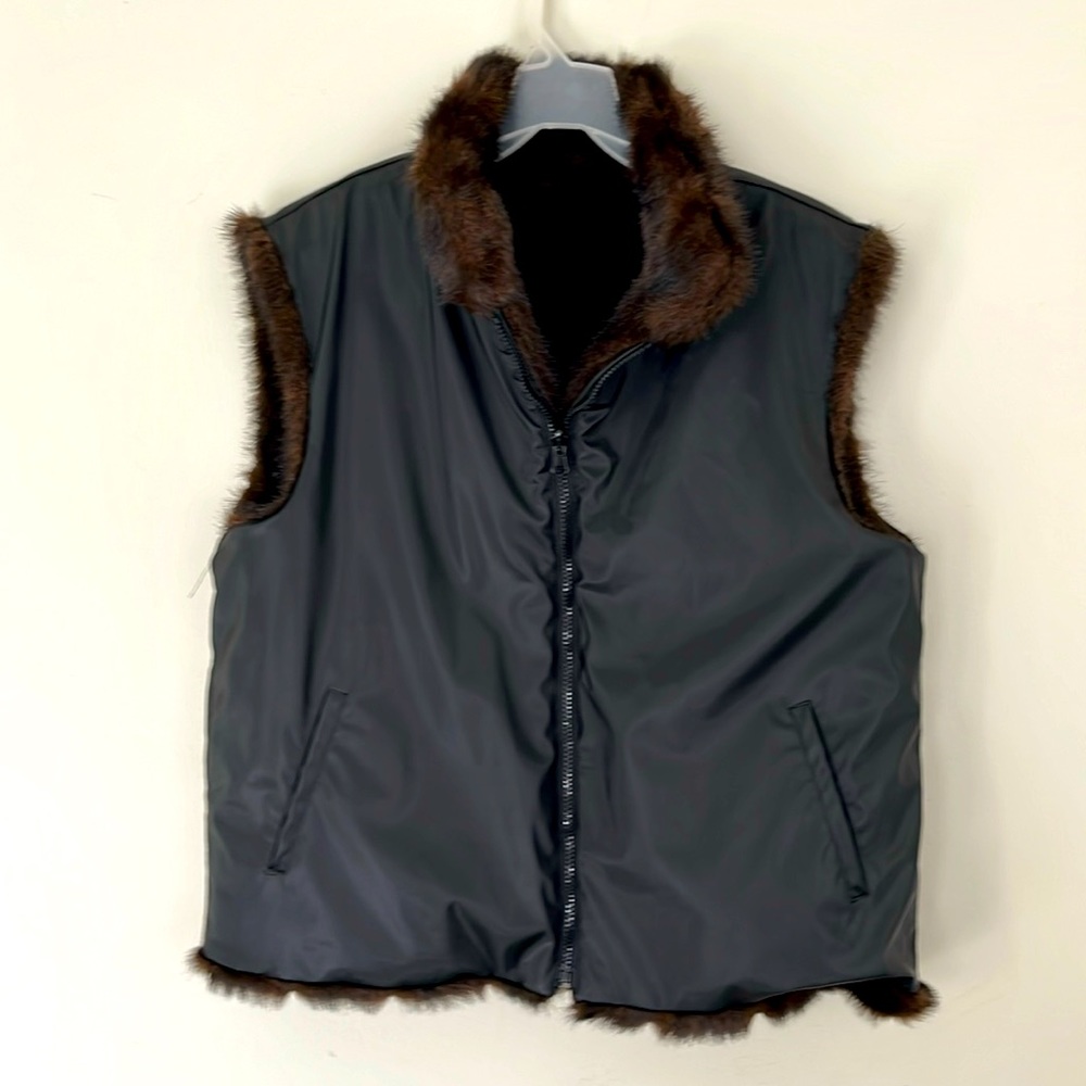 New!  Reversible faux fur vest Sz XL